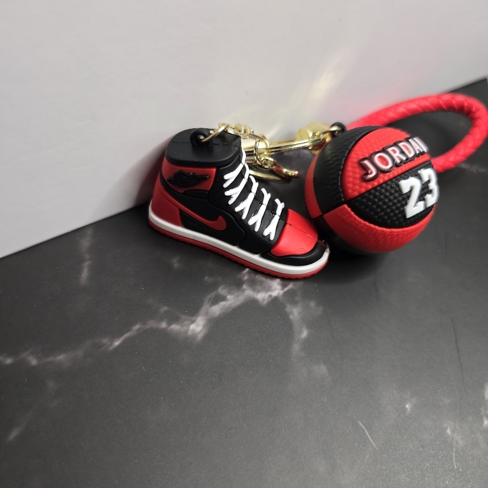 Michael Jordan Basketball & Shoe Keychain - Picture 2 of 3